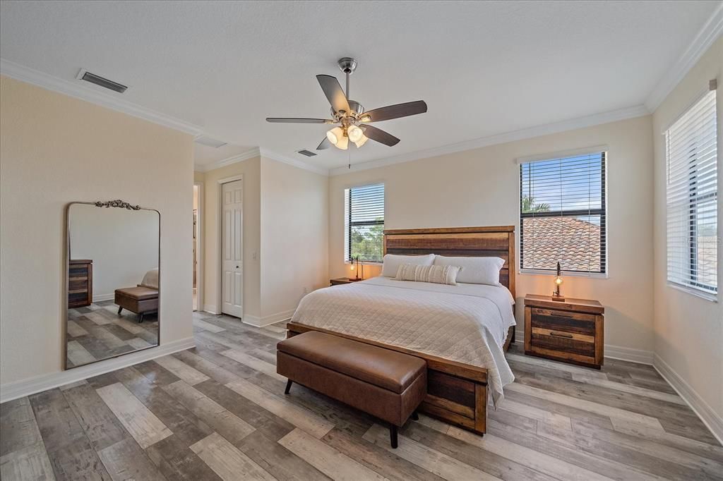 На продажу: $985,000 (6 спален, 3 ванн, 3563 Квадратных фут)