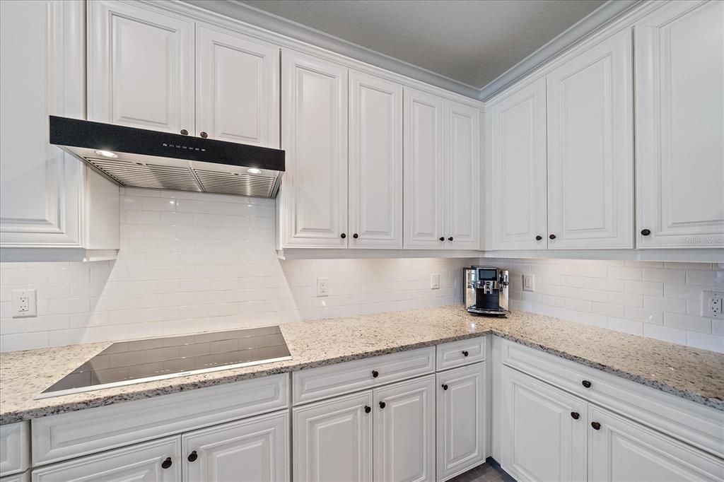 На продажу: $985,000 (6 спален, 3 ванн, 3563 Квадратных фут)