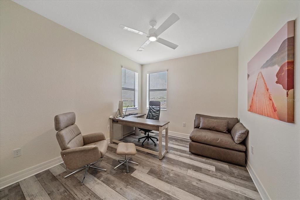 На продажу: $985,000 (6 спален, 3 ванн, 3563 Квадратных фут)