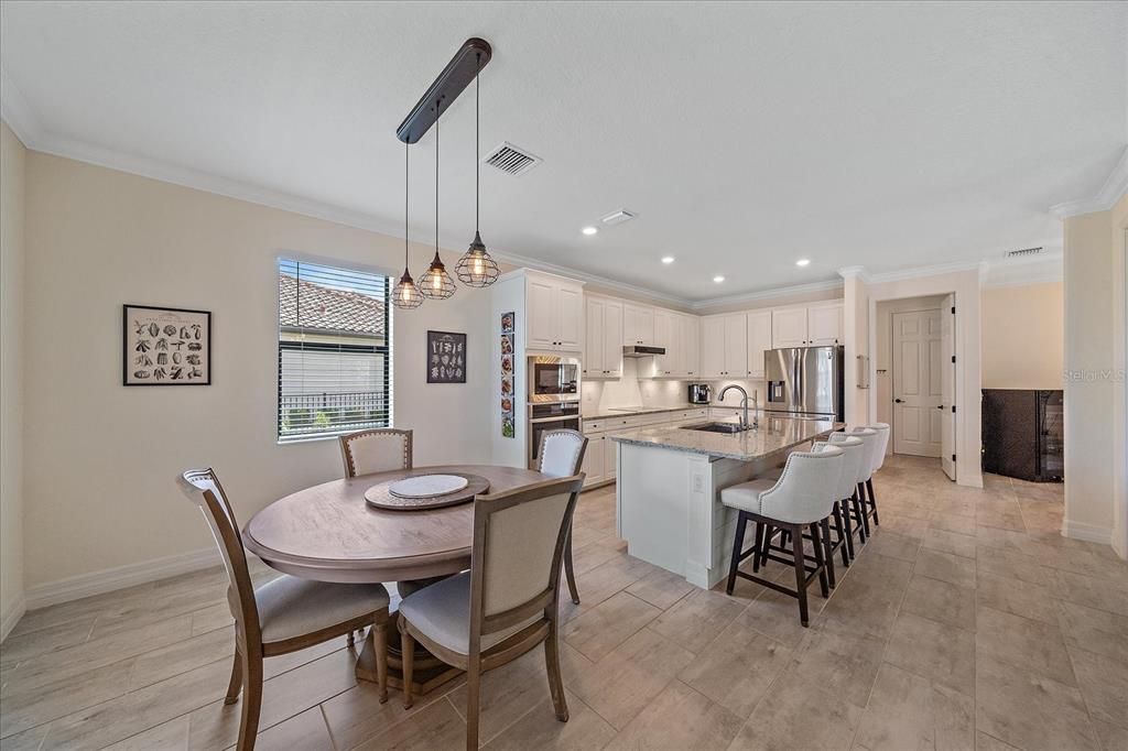 На продажу: $985,000 (6 спален, 3 ванн, 3563 Квадратных фут)