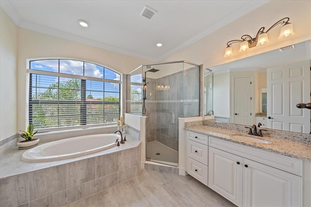 На продажу: $985,000 (6 спален, 3 ванн, 3563 Квадратных фут)