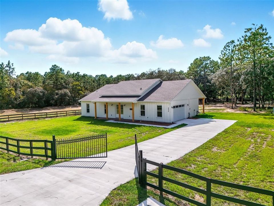 待售: $575,000 (4 贝兹, 2 浴室, 1922 平方英尺)