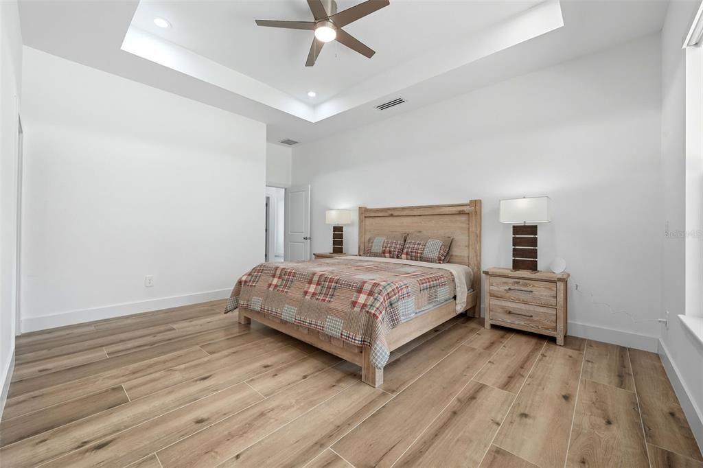 待售: $575,000 (4 贝兹, 2 浴室, 1922 平方英尺)