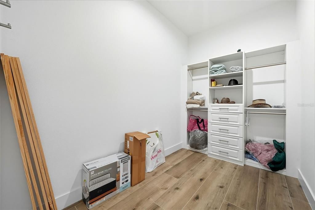 待售: $575,000 (4 贝兹, 2 浴室, 1922 平方英尺)