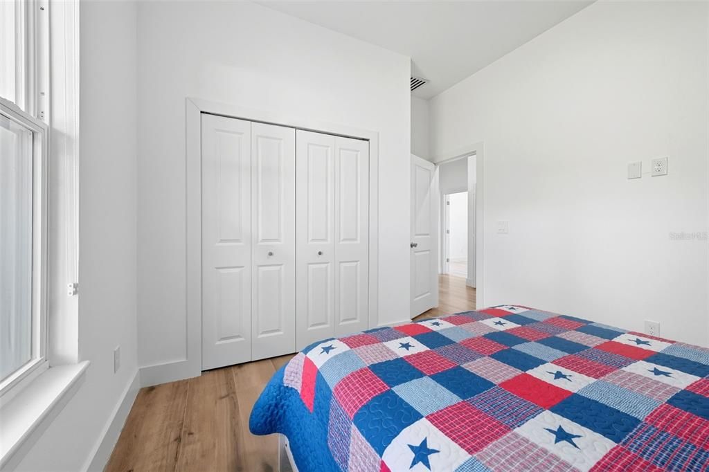 待售: $575,000 (4 贝兹, 2 浴室, 1922 平方英尺)