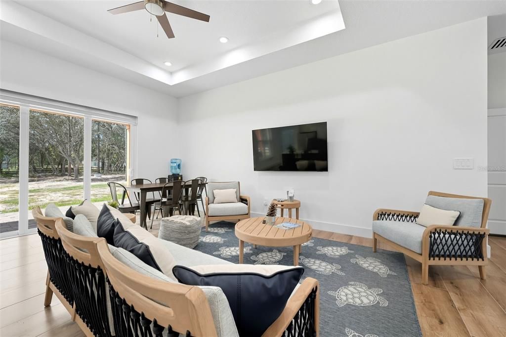 待售: $575,000 (4 贝兹, 2 浴室, 1922 平方英尺)