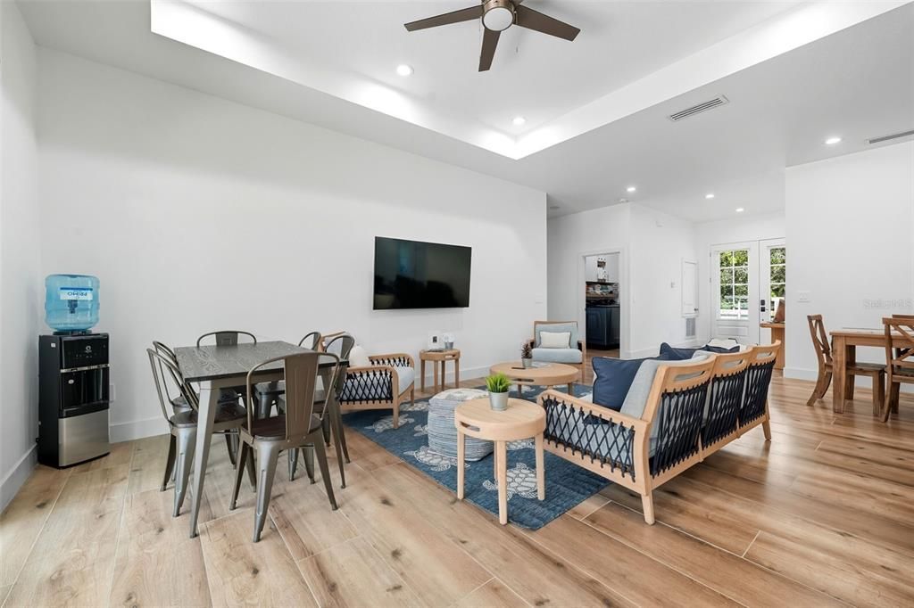 待售: $575,000 (4 贝兹, 2 浴室, 1922 平方英尺)