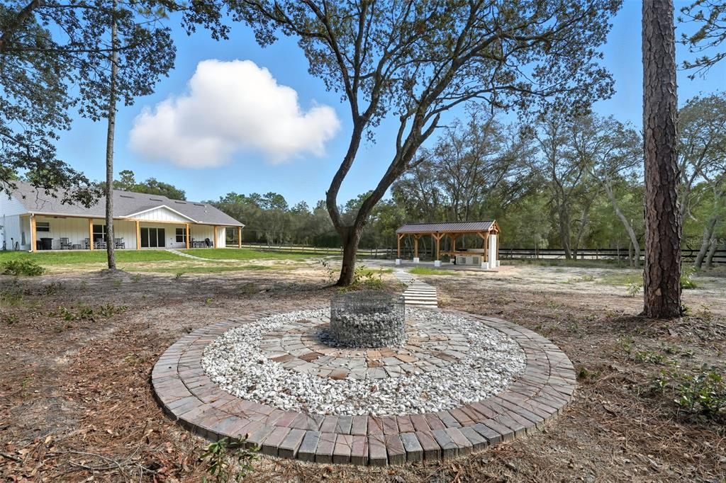 待售: $575,000 (4 贝兹, 2 浴室, 1922 平方英尺)