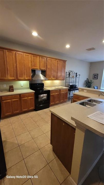 For Rent: $3,750 (6 beds, 5 baths, 3512 Square Feet)