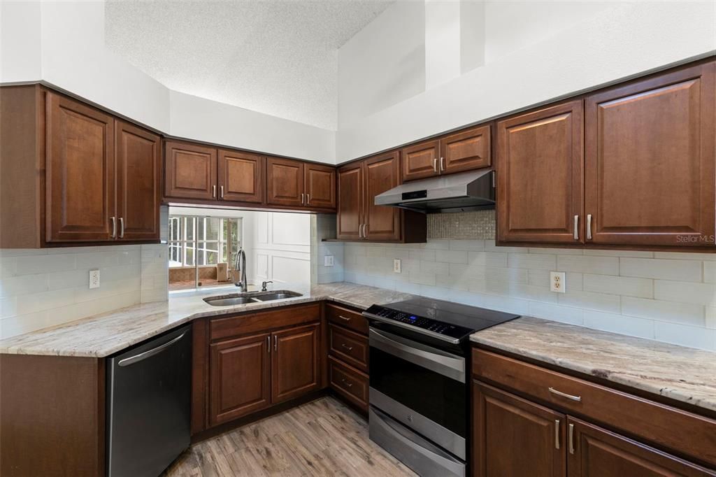 For Sale: $529,000 (3 beds, 2 baths, 1419 Square Feet)