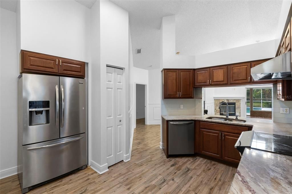 For Sale: $529,000 (3 beds, 2 baths, 1419 Square Feet)