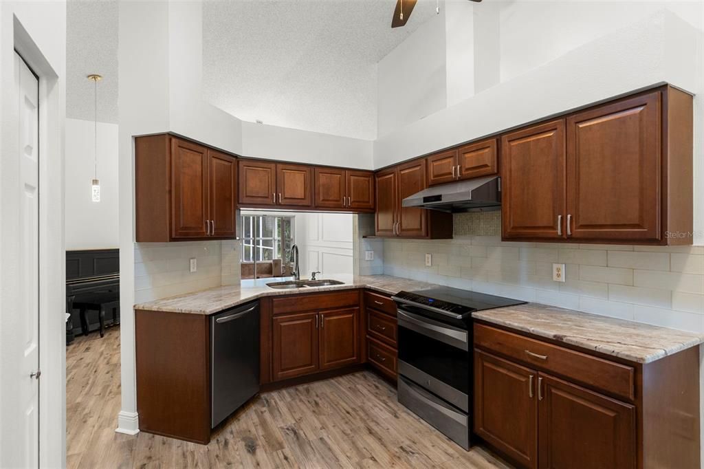 For Sale: $529,000 (3 beds, 2 baths, 1419 Square Feet)