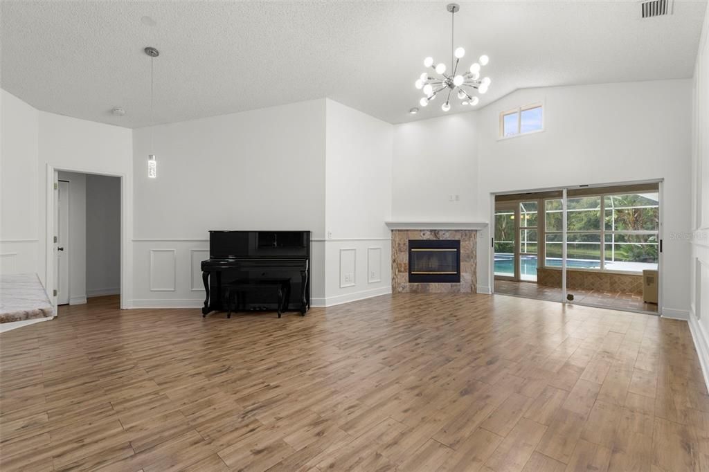 For Sale: $529,000 (3 beds, 2 baths, 1419 Square Feet)