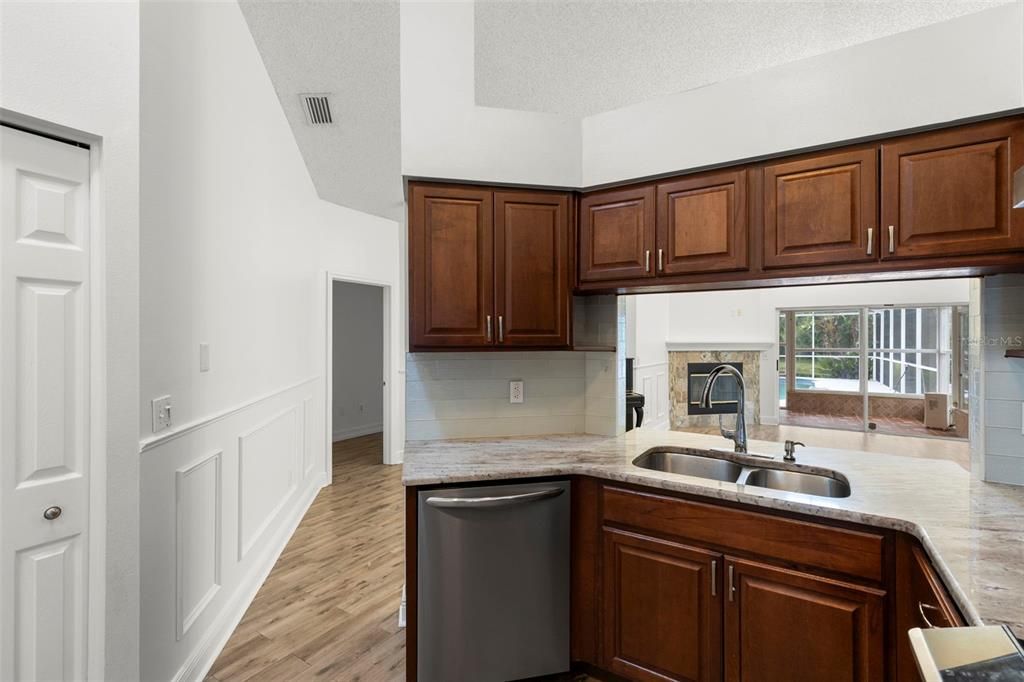 For Sale: $529,000 (3 beds, 2 baths, 1419 Square Feet)