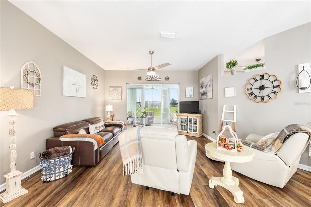 На продажу: $369,000 (2 спален, 2 ванн, 1876 Квадратных фут)