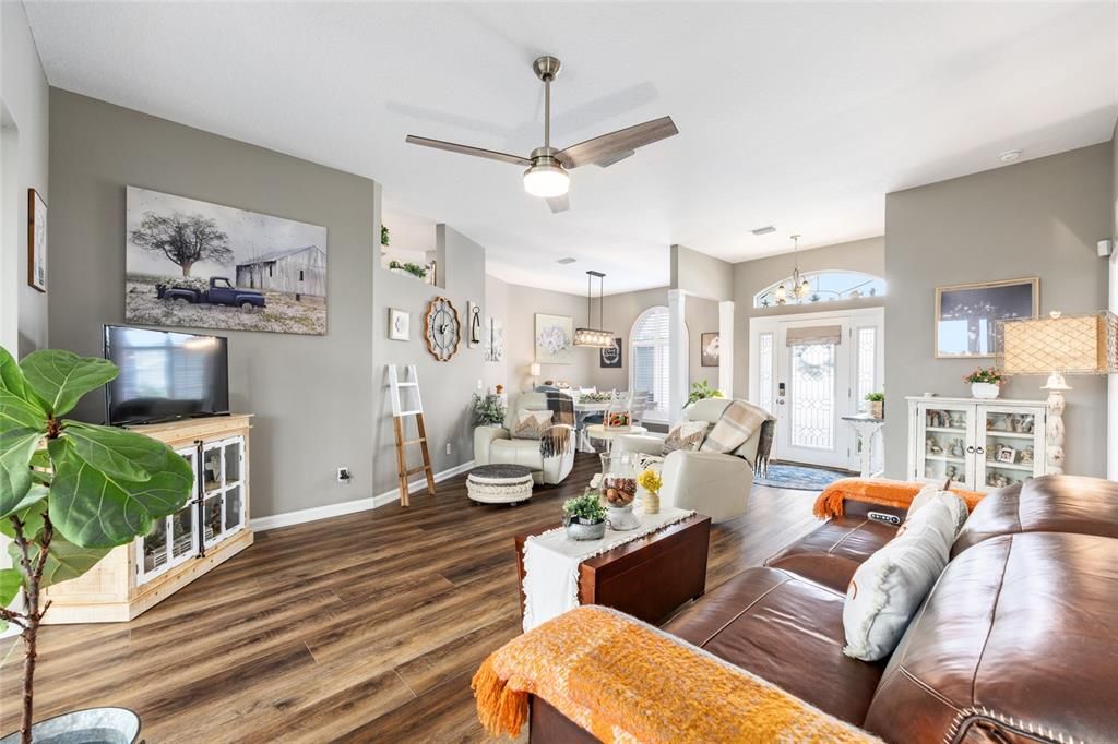 На продажу: $369,000 (2 спален, 2 ванн, 1876 Квадратных фут)