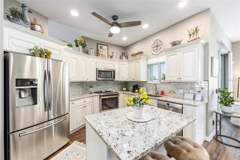 На продажу: $369,000 (2 спален, 2 ванн, 1876 Квадратных фут)