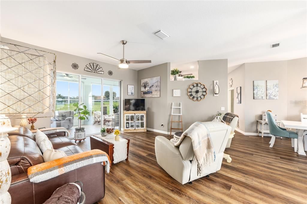 На продажу: $369,000 (2 спален, 2 ванн, 1876 Квадратных фут)