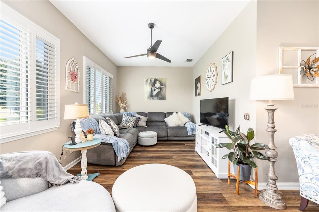 На продажу: $369,000 (2 спален, 2 ванн, 1876 Квадратных фут)