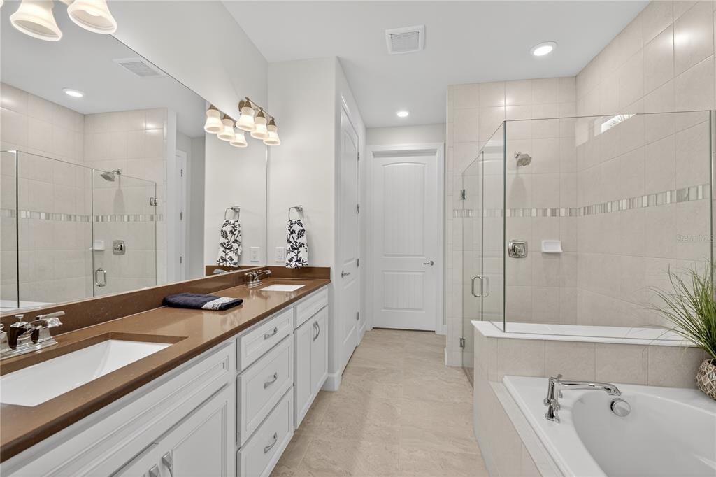 Activo con contrato: $455,000 (3 camas, 2 baños, 1997 Pies cuadrados)