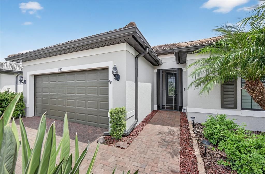 Activo con contrato: $455,000 (3 camas, 2 baños, 1997 Pies cuadrados)