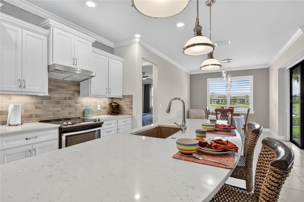 Activo con contrato: $455,000 (3 camas, 2 baños, 1997 Pies cuadrados)