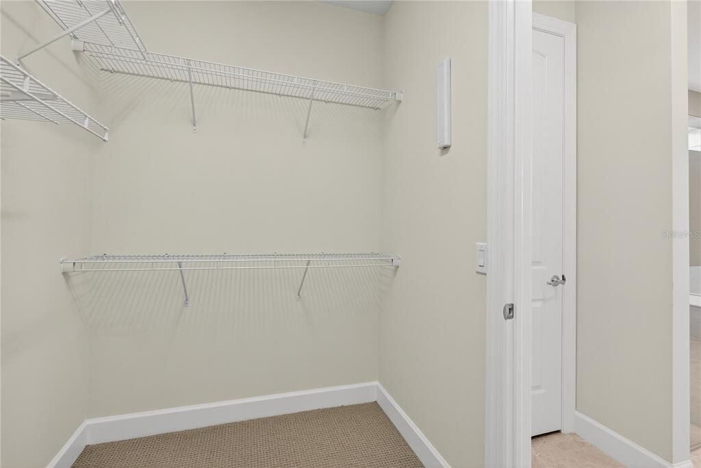 Activo con contrato: $455,000 (3 camas, 2 baños, 1997 Pies cuadrados)