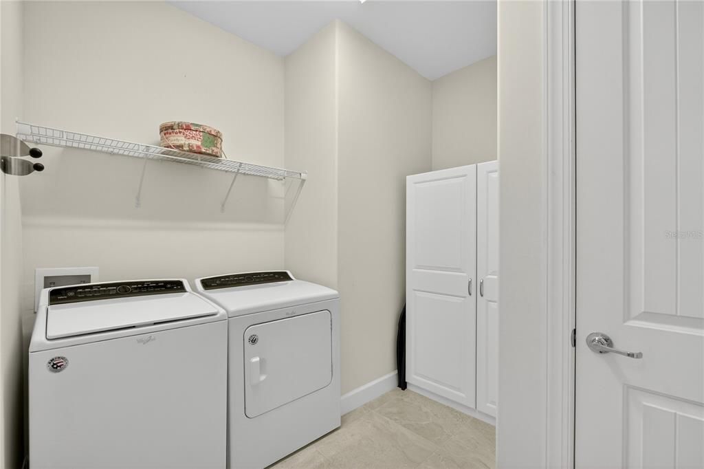 Activo con contrato: $455,000 (3 camas, 2 baños, 1997 Pies cuadrados)