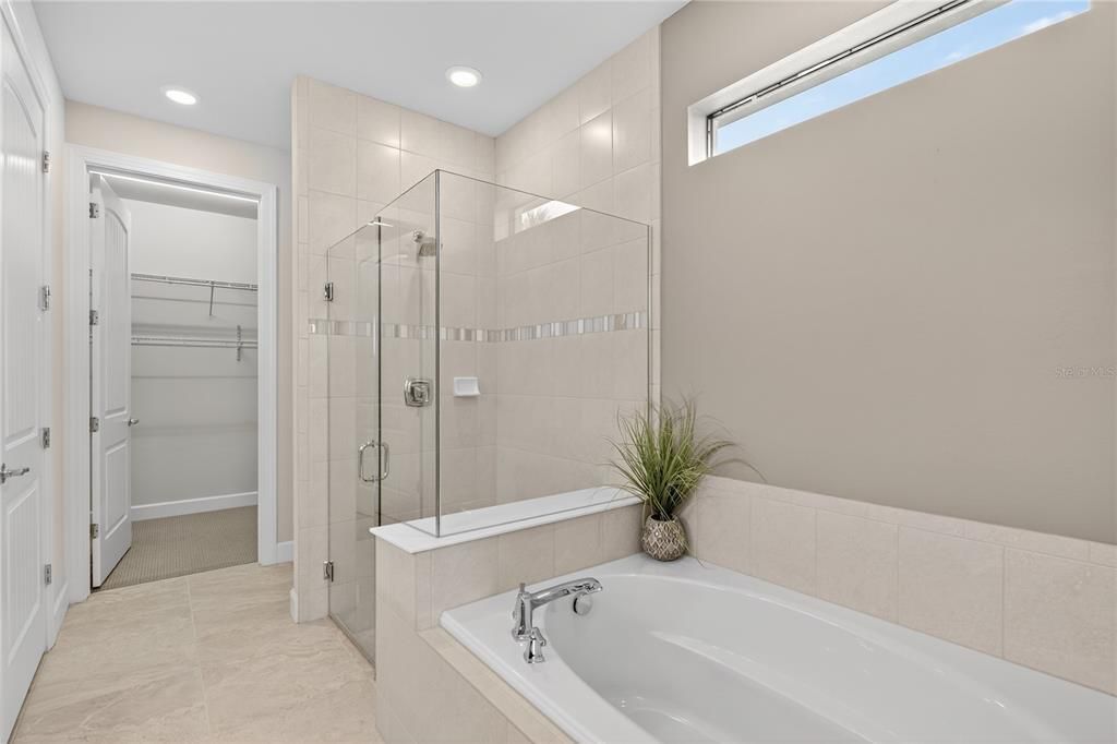 Activo con contrato: $455,000 (3 camas, 2 baños, 1997 Pies cuadrados)