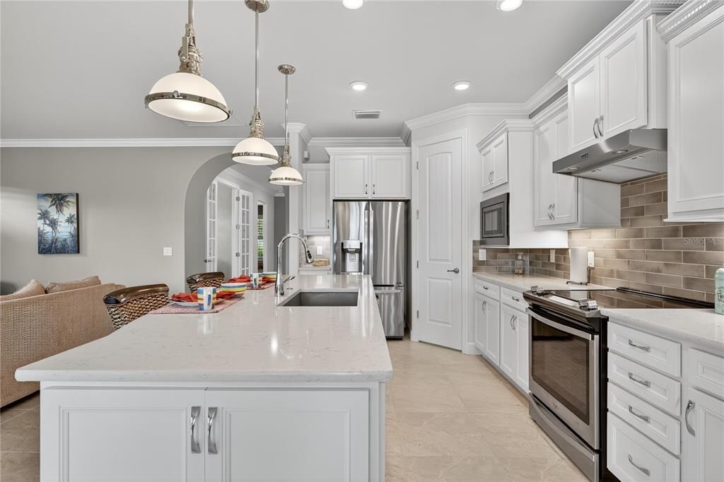 Activo con contrato: $455,000 (3 camas, 2 baños, 1997 Pies cuadrados)