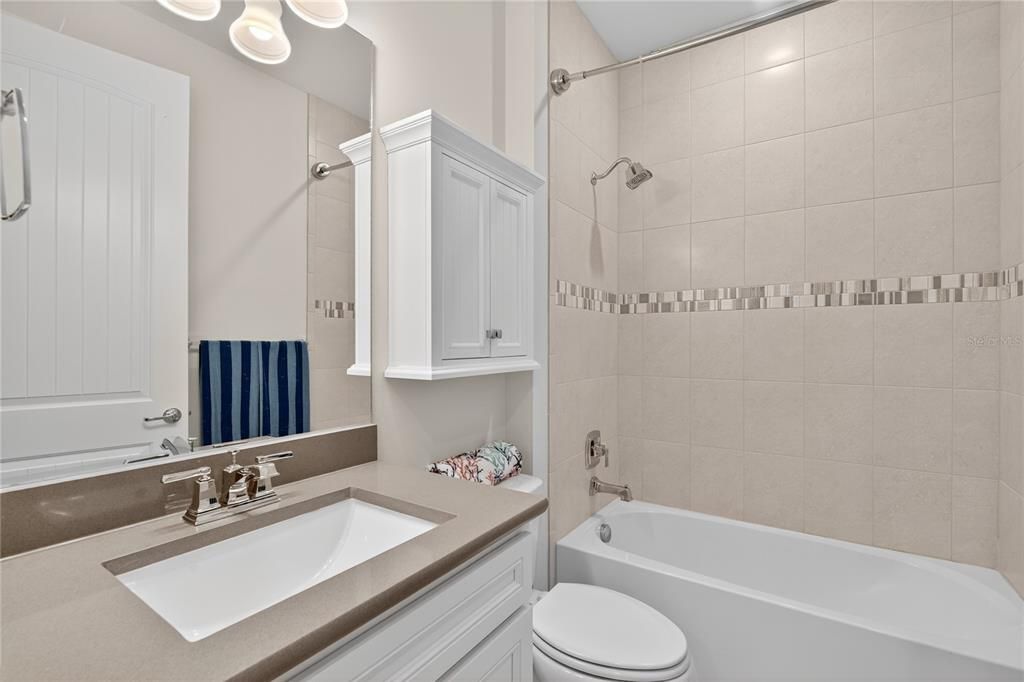 Activo con contrato: $455,000 (3 camas, 2 baños, 1997 Pies cuadrados)