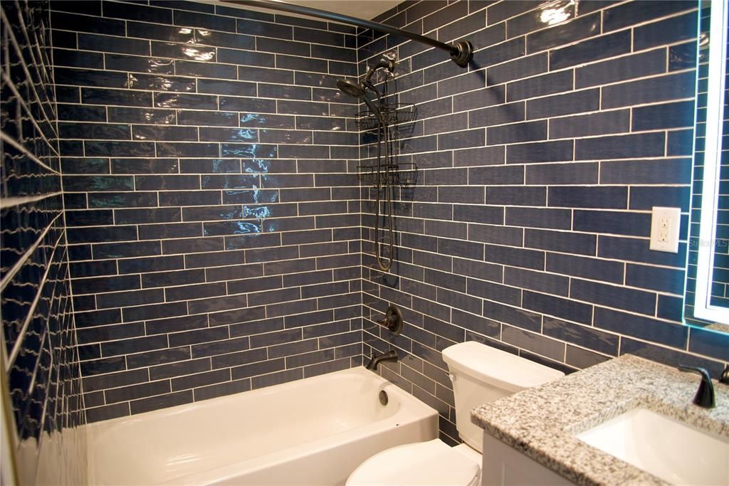 For Sale: $115,000 (1 beds, 1 baths, 684 Square Feet)