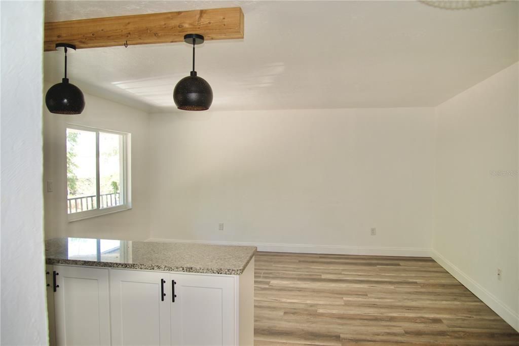 For Sale: $115,000 (1 beds, 1 baths, 684 Square Feet)