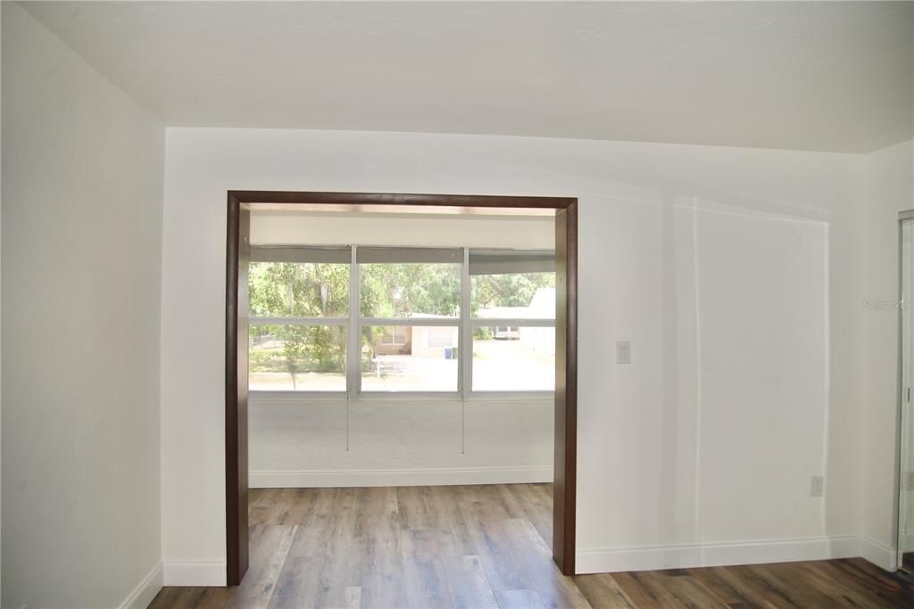 For Sale: $115,000 (1 beds, 1 baths, 684 Square Feet)