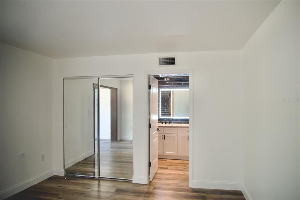 For Sale: $115,000 (1 beds, 1 baths, 684 Square Feet)