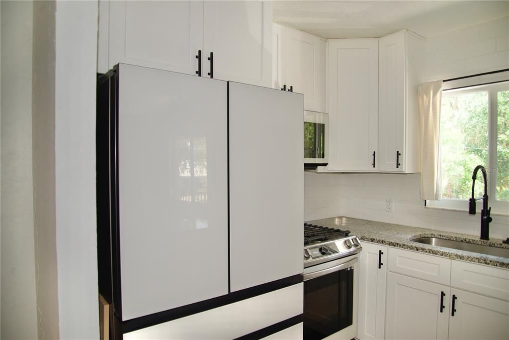For Sale: $115,000 (1 beds, 1 baths, 684 Square Feet)