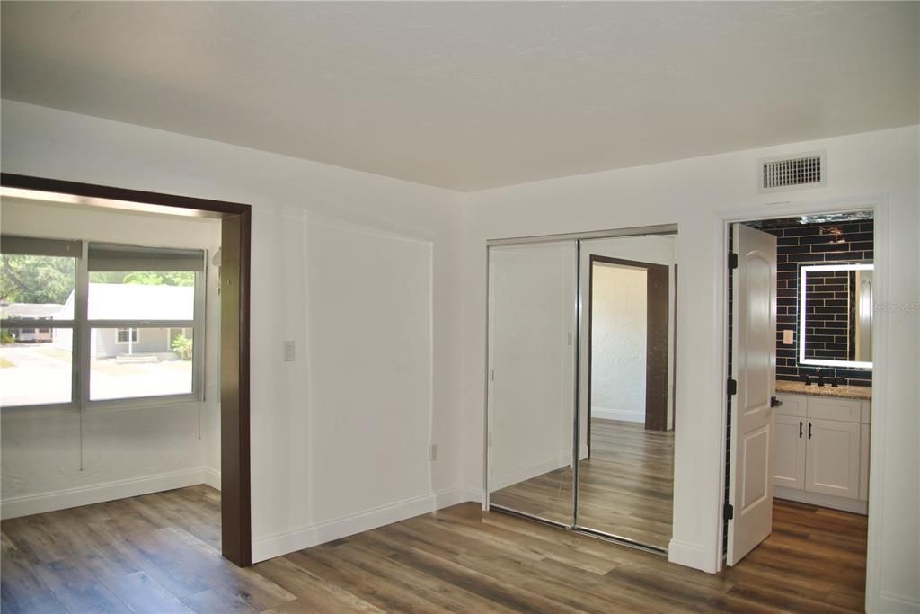 For Sale: $115,000 (1 beds, 1 baths, 684 Square Feet)