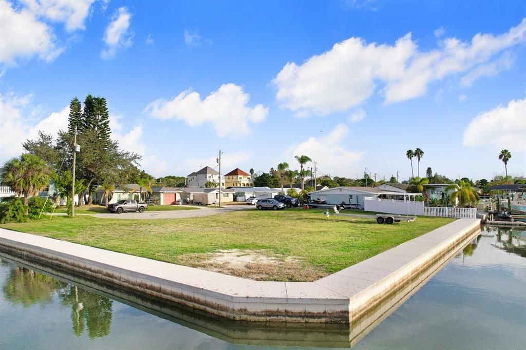 合同活跃: $350,000 (0.26 acres)