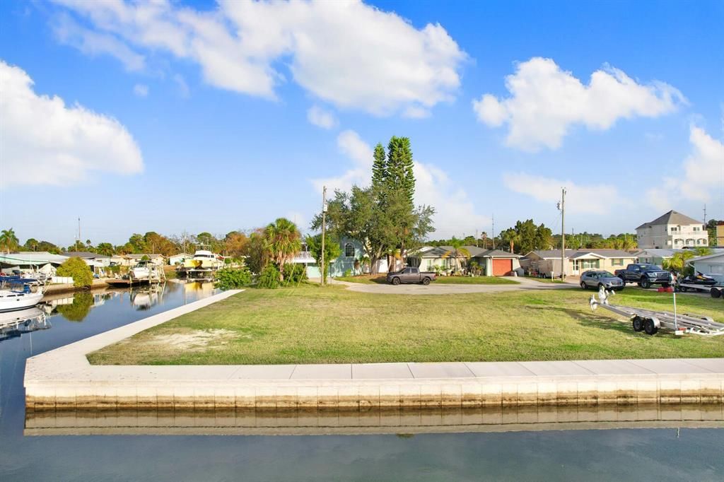 合同活跃: $350,000 (0.26 acres)