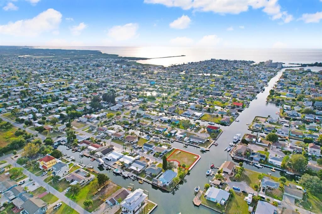 合同活跃: $350,000 (0.26 acres)