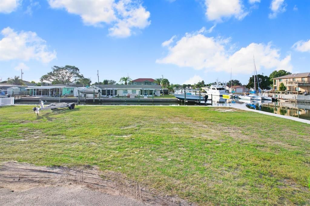 合同活跃: $350,000 (0.26 acres)