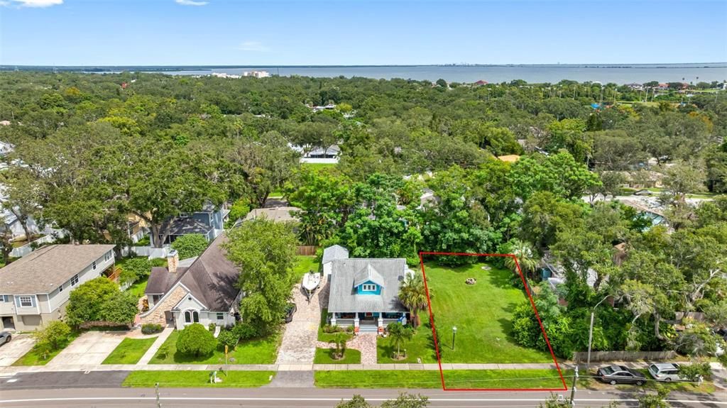 En Venta: $349,500 (0.11 acres)