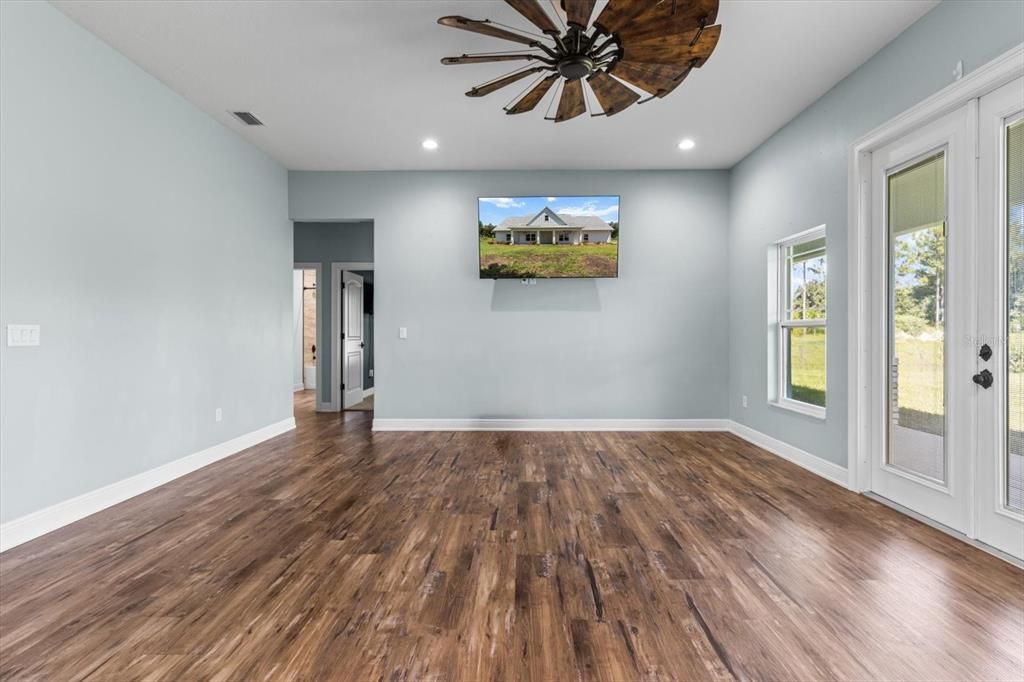 待售: $645,000 (4 贝兹, 2 浴室, 2451 平方英尺)