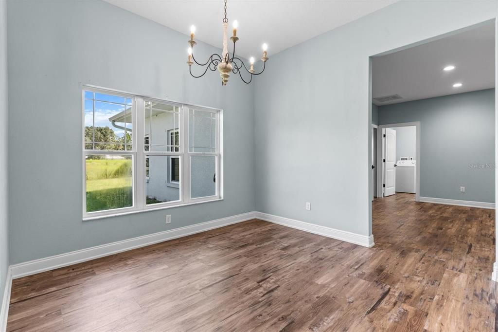 待售: $645,000 (4 贝兹, 2 浴室, 2451 平方英尺)