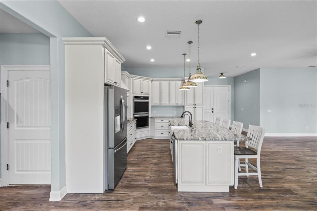 待售: $645,000 (4 贝兹, 2 浴室, 2451 平方英尺)