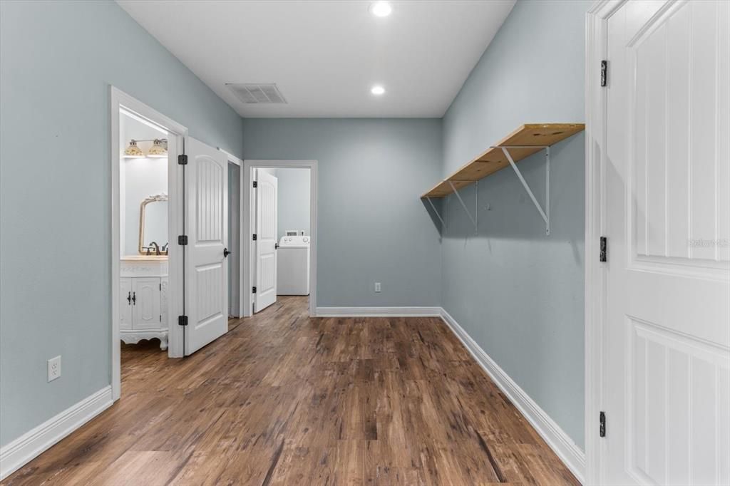 待售: $645,000 (4 贝兹, 2 浴室, 2451 平方英尺)