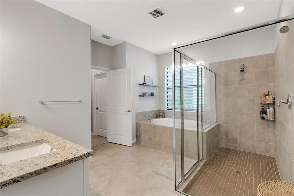 Activo con contrato: $524,999 (3 camas, 3 baños, 2214 Pies cuadrados)