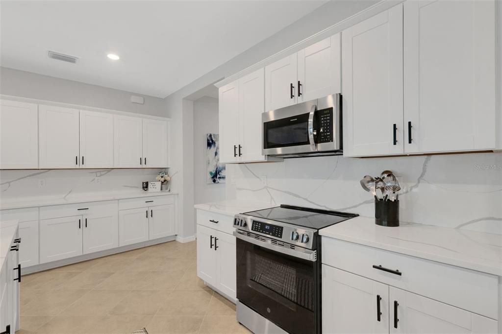 Activo con contrato: $524,999 (3 camas, 3 baños, 2214 Pies cuadrados)