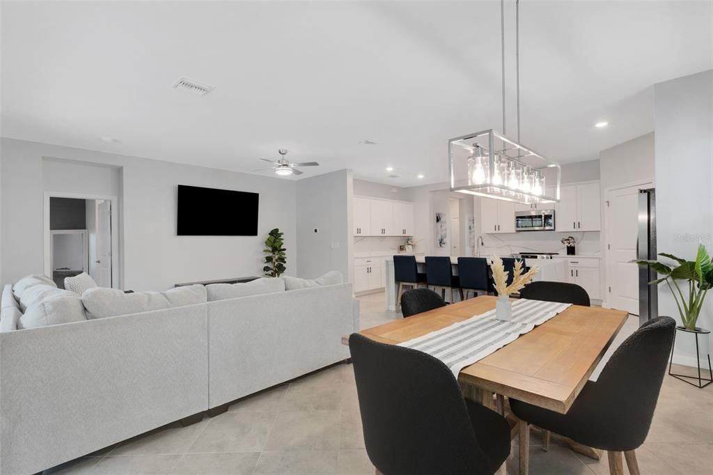 Activo con contrato: $524,999 (3 camas, 3 baños, 2214 Pies cuadrados)