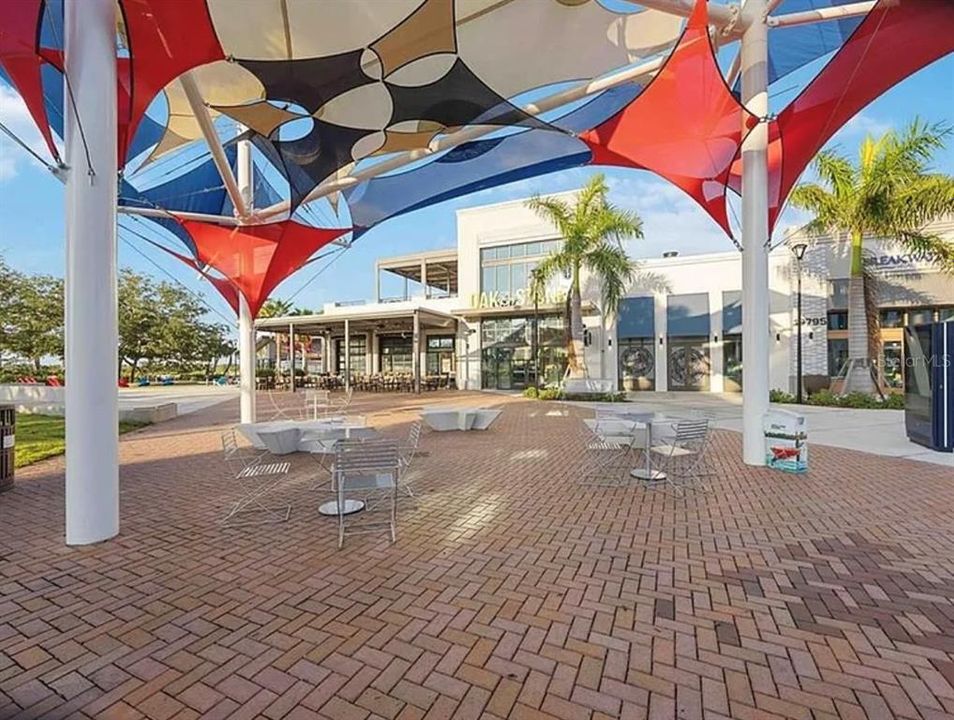 Activo con contrato: $524,999 (3 camas, 3 baños, 2214 Pies cuadrados)